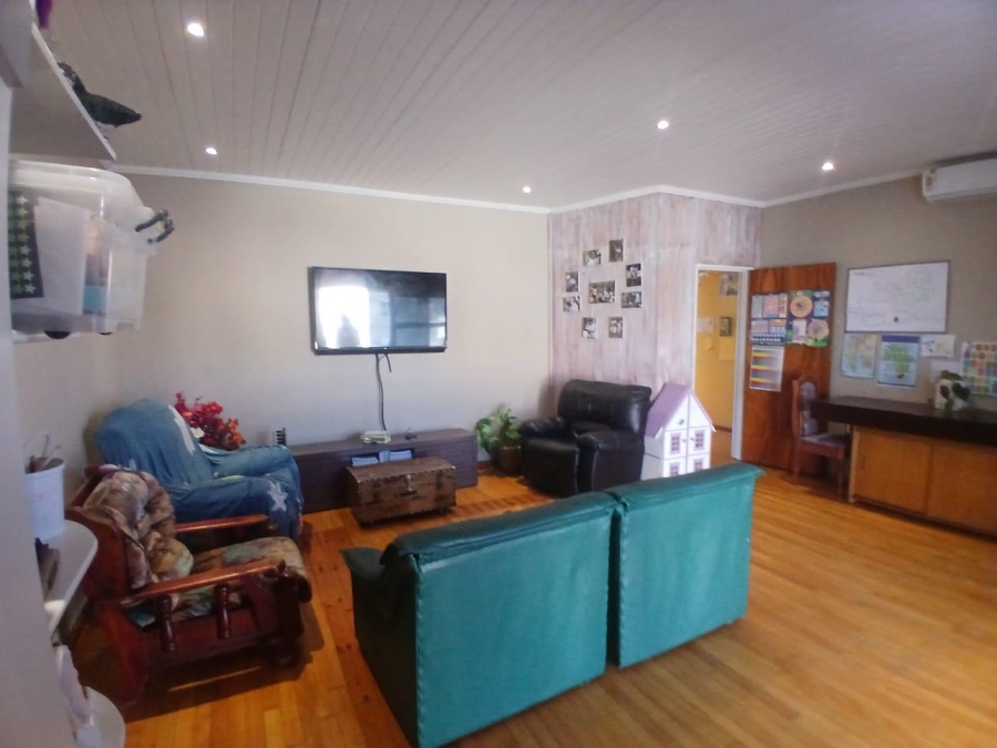 4 Bedroom Property for Sale in Avondale Western Cape